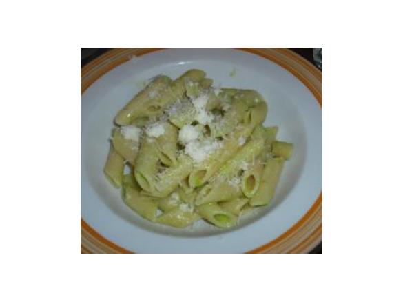 Penne allo stracchino e purea di piselli