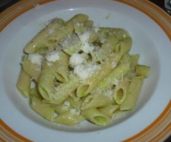 Penne allo stracchino e purea di piselli