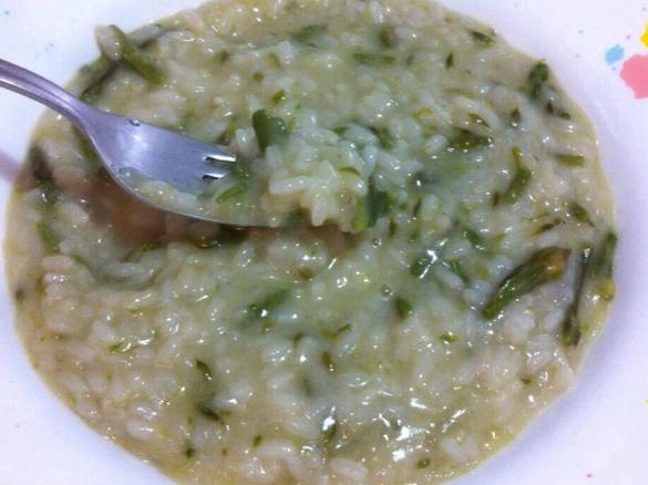 Pasta o riso agli asparagi