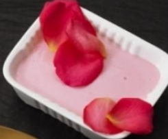 CREMA ALL'ACQUA DI ROSE