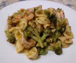 Orecchiette piccanti con broccoletti e code di mazzancolle