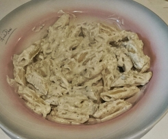 Pasta con panna di soia, cipollotto e paté d'olive 