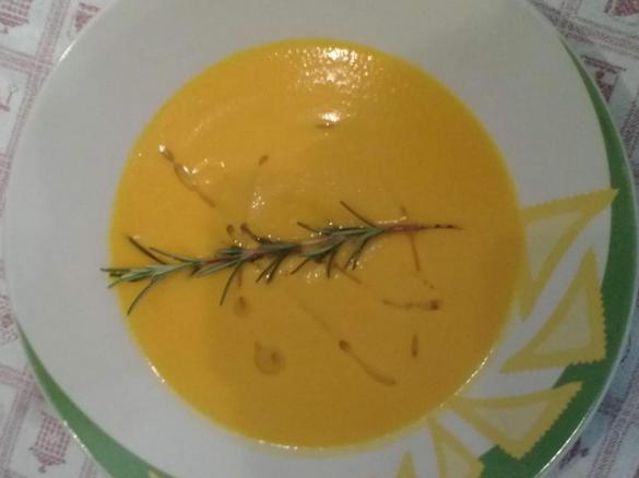 Vellutata di zucca al profumo di rosmarino.