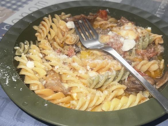 Fusilli colorati ai funghi