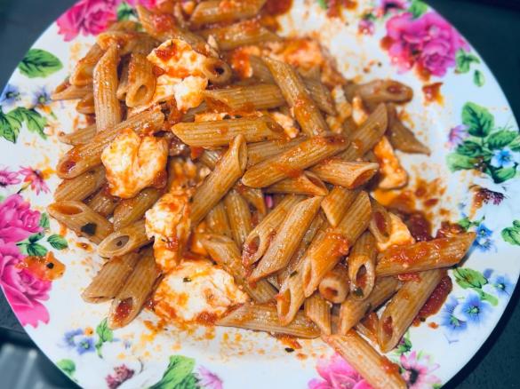 Penne al pomodoro e mozzarella