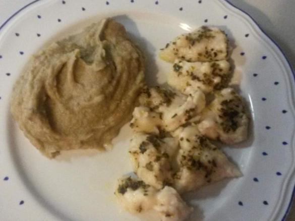 Bocconcini di pollo alla salvia con purè di funghi e patate