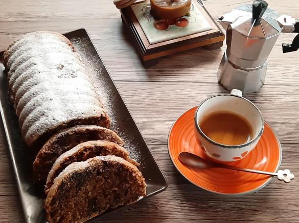 Plumcake con cioccolata fondente caffè e salsa al caramello