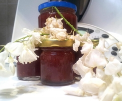 Marmellata di Maggio con Fragole e Fiori di Acacia