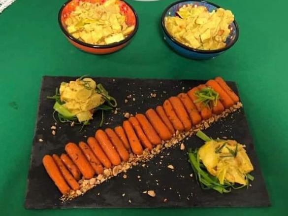 Tofu al curry con arachidi croccanti