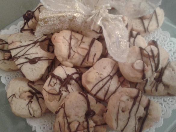 TOCCHETTI SPEZIATI SOTTO L'ALBERO