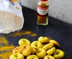 Taralli pugliesi al vino con curcuma e semi di papavero