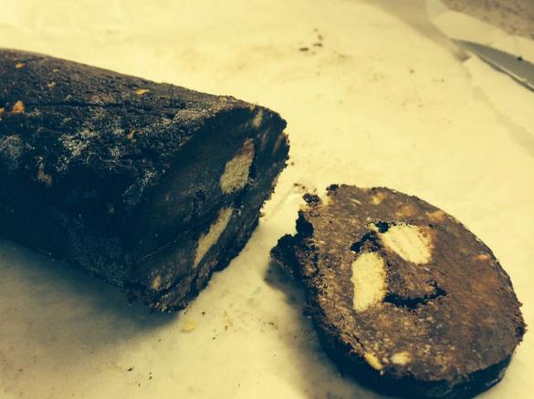 Salame di cioccolato senza burro, uovo e latte.