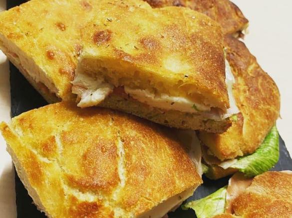 La Pinsa...focaccia romana farcita