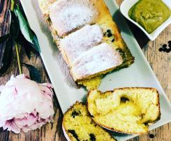 Brioche francese ripiena di gocce di cioccolato e crema al pistacchio