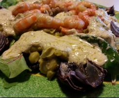 Insalata di fave, cipolle rosse e code di gamberoni con salsa allo yogurt