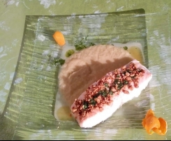 Salmone al vapore in crosta di mandorle e salsa di finocchi