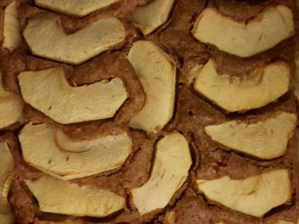 Torta di mele senza glutine, lattosio, uova, lievito.