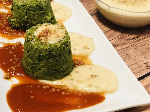 Tortino di cicorie al Varoma su salsa di pomodoro e alle noci