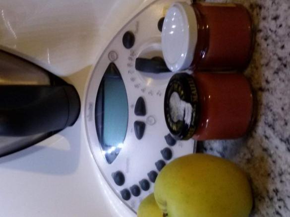 Omogeneizzato di mela e prugna