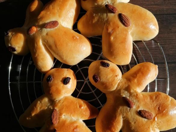 Omini di pan brioche (Weckmännchen)