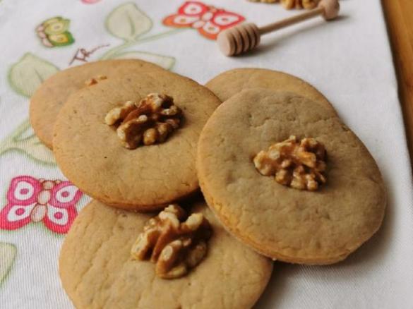 Biscotti Bimby noci e miele facili e golosi