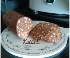 Salame al cioccolato con il preparato pronto