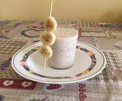 Frappè di cocco fresco con spiedini di banana