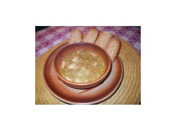 zuppa rustica con crostini 
