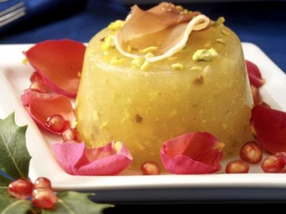 Mini aspic di melone con prosciutto, pistacchi e petali di rose