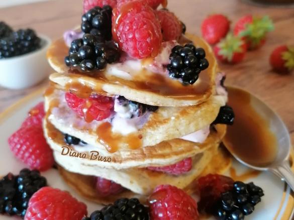 Pancake con yogurt e frutta "Contest dessert yogurt"