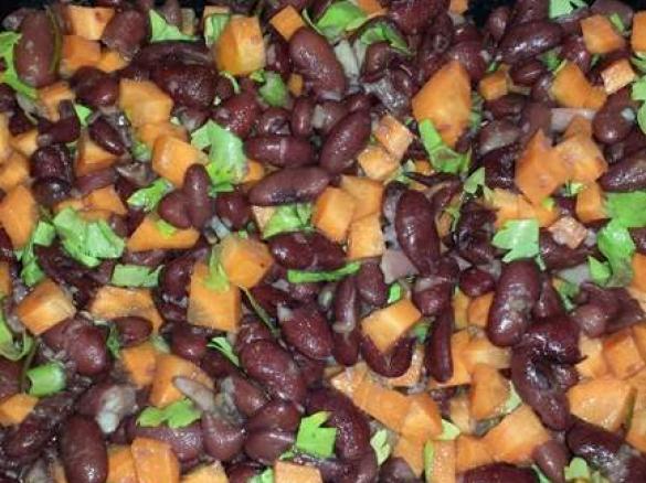 Fagioli rossi con sedano carote e curry