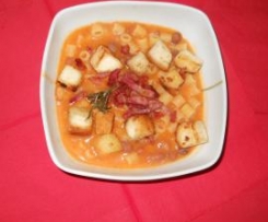 Pasta e Fagioli con crostini e pancetta