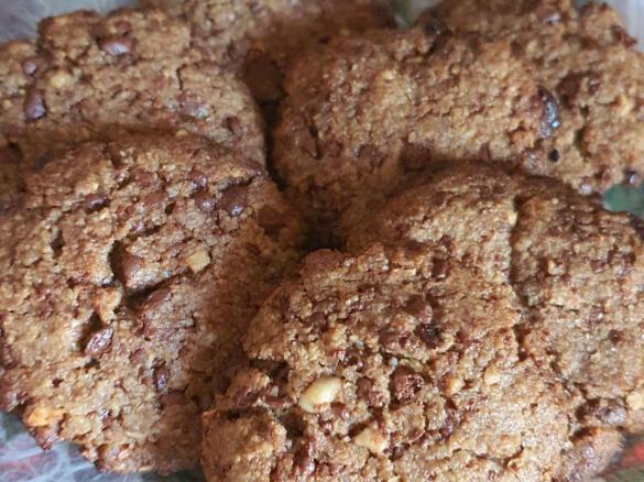 Cookies di ceci nocciole e cioccolato "contest legumi "