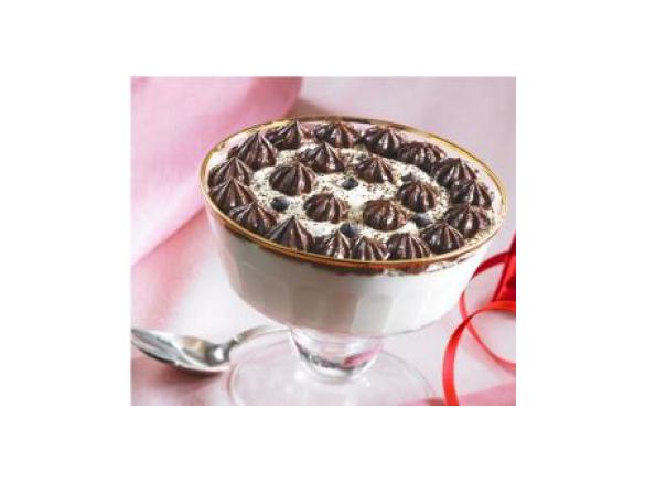 Coppe in bianco e nero al caffè