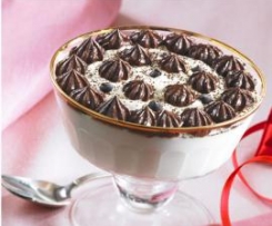 Coppe in bianco e nero al caffè