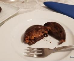 Semisfere di cioccolato fondente ripiene di crema alle nocciole