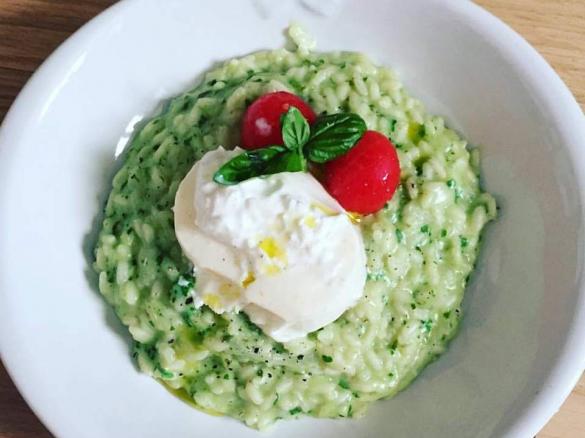 Risotto estivo con pesto al basilico e rucola