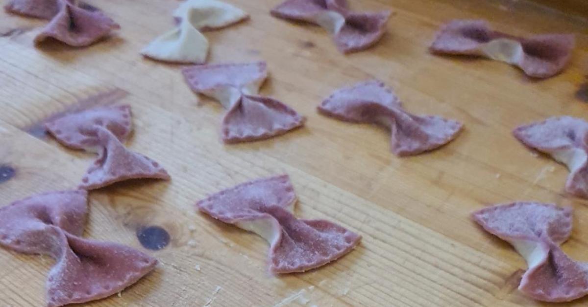 Farfalle bicolore con tonno pomodorini e pistacchio è un ricetta creata ...