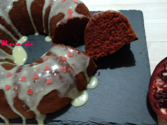 CIAMBELLA AL MELOGRANO CON GLASSA AL CIOCCOLATO CON RUM ( SAN VALENTINO )