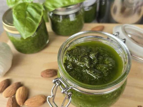 PESTO DI BASILICO SENZA FORMAGGIO E SENZA PINOLI