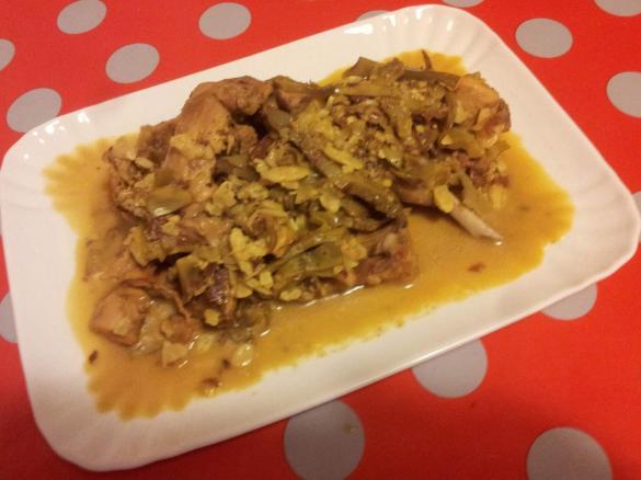 Coniglio allo zafferano con mandorle e carciofi