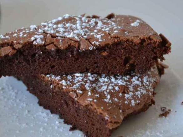 TORTA AL CIOCCOLATO SOFFICE CON CROSTICINA