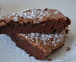 TORTA AL CIOCCOLATO SOFFICE CON CROSTICINA