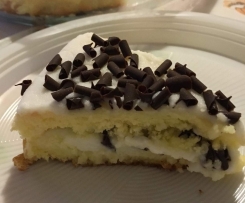 Torta di pan di spagna con yogurt frozen