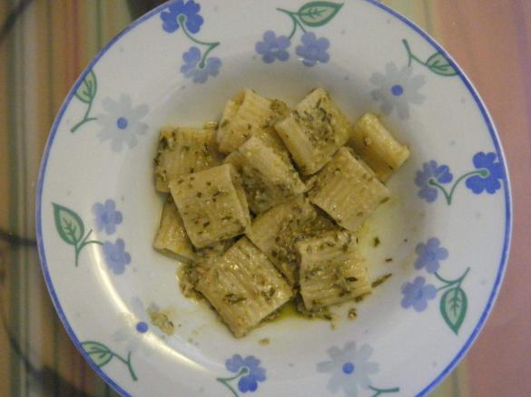 mezze maniche al pesto di rosmarino