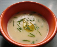 Zuppa di Aglio e Patate con Erba Cipollina