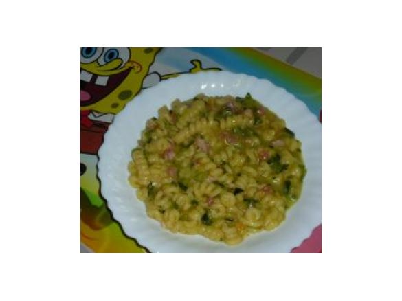 Fusilli fiori zucchine e pancetta