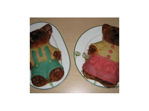 Orsetti di pan di spagna e marzapane