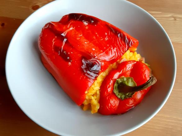 Peperoni ripieni di riso (cotti nella Betty Rockstar)