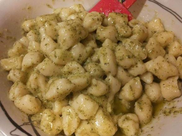 GNOCCHI ALLA RICOTTA CON PESTO DI SALVIA